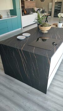 Laurent black kitchen