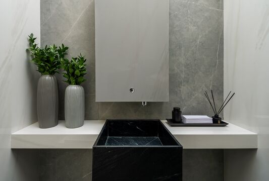 Baño Muro y piso Armany Silver-Lavamanos Granito Roma-Mesón Lassa White-2-Gramar